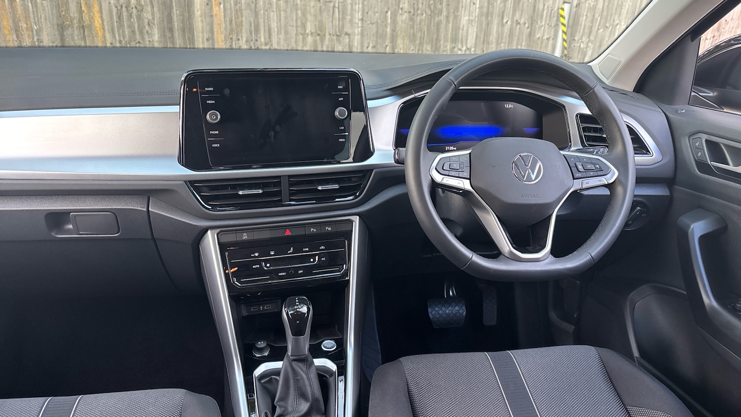 Used Volkswagen T-Roc 2025 for sale - 76366844: Photo 10