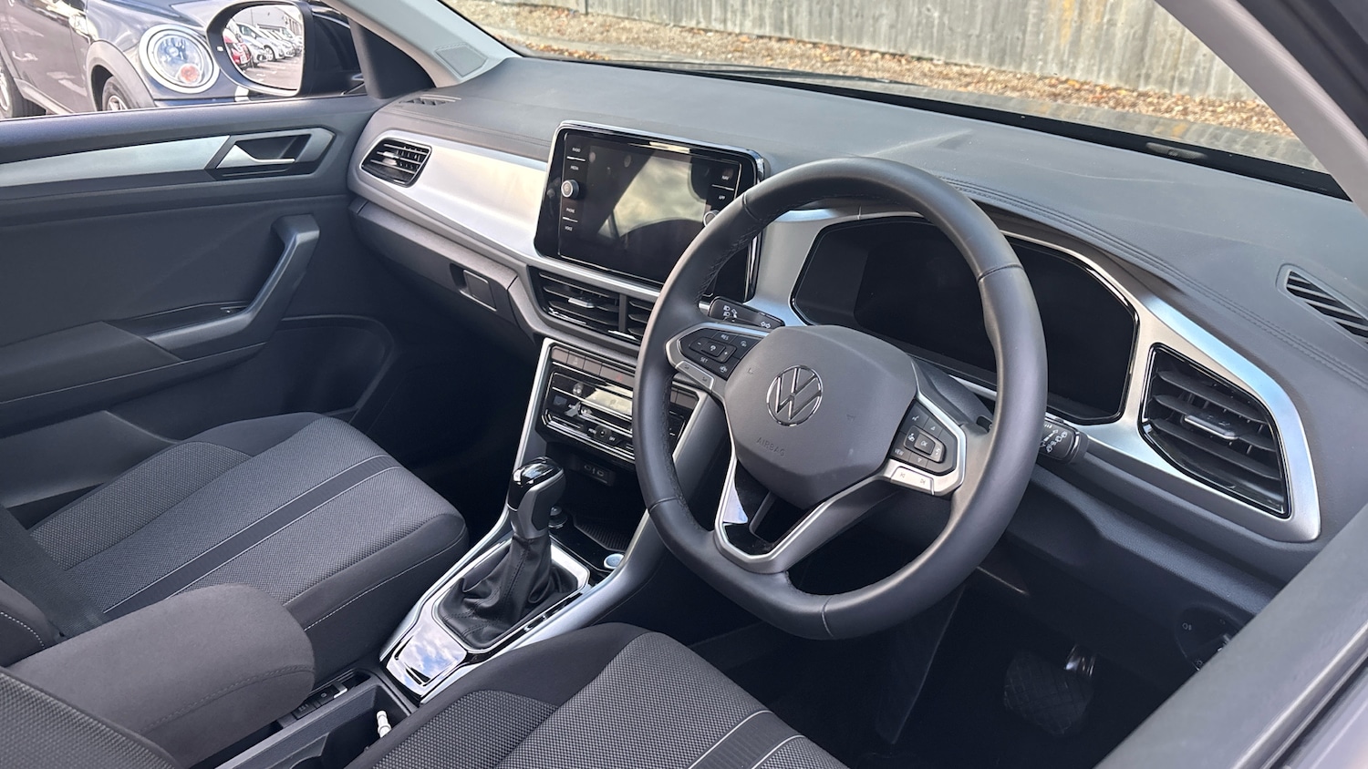 Used Volkswagen T-Roc 2025 for sale - 76366844: Photo 11