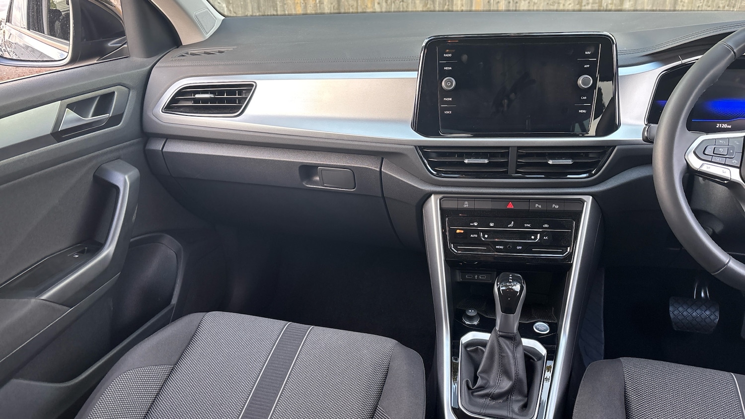 Used Volkswagen T-Roc 2025 for sale - 76366844: Photo 14