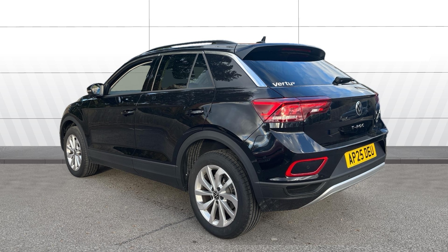 Used Volkswagen T-Roc 2025 for sale - 76366844: Photo 2
