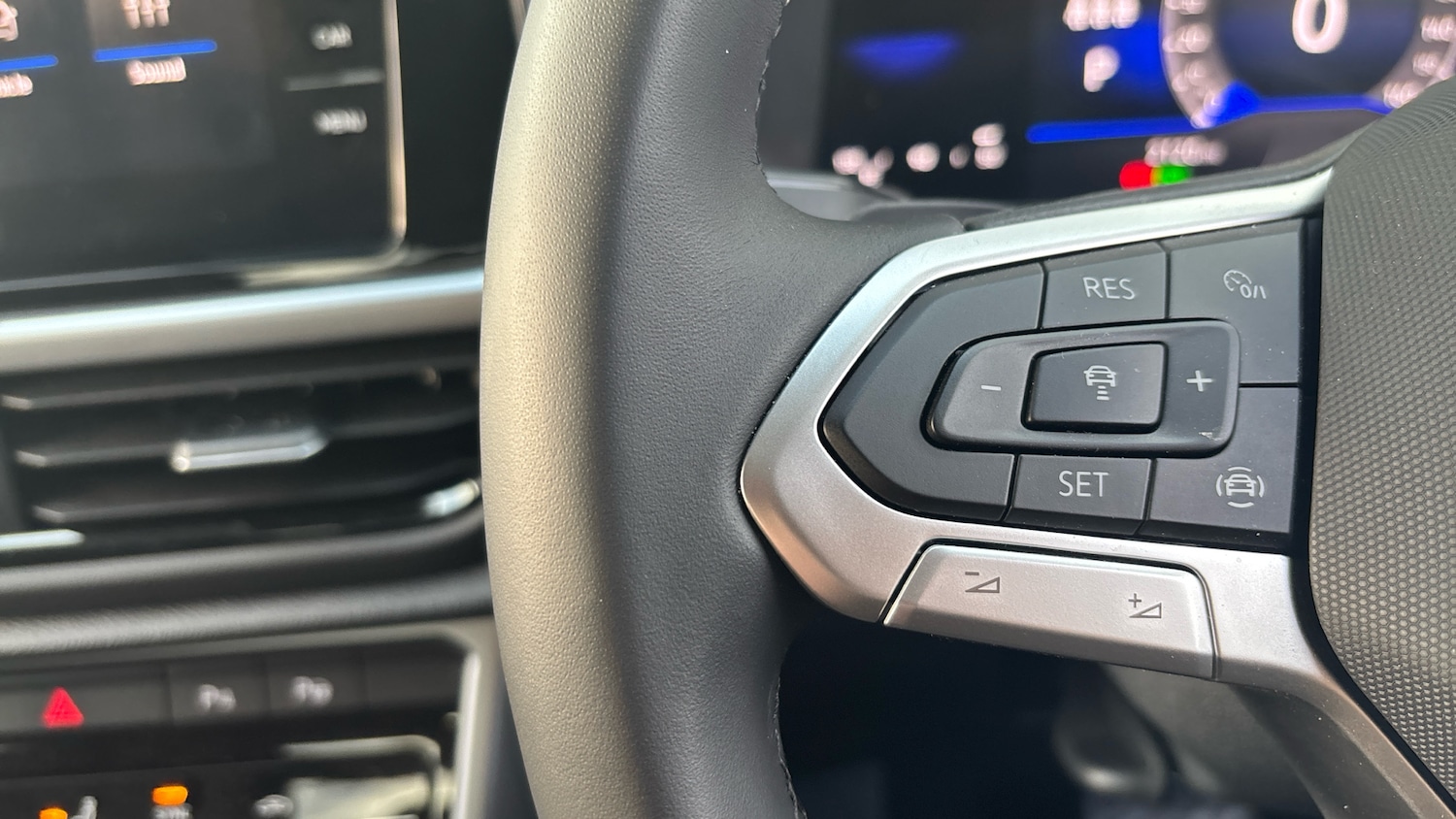 Used Volkswagen T-Roc 2025 for sale - 76366844: Photo 21