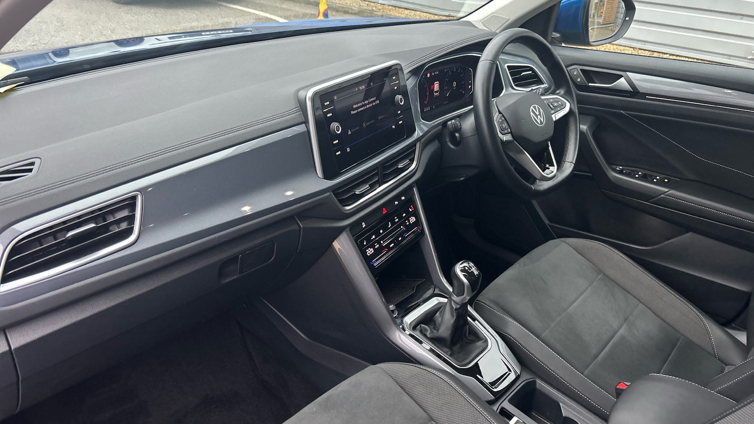 Used Volkswagen T-Roc 2022 for sale - 77474974: Photo 2