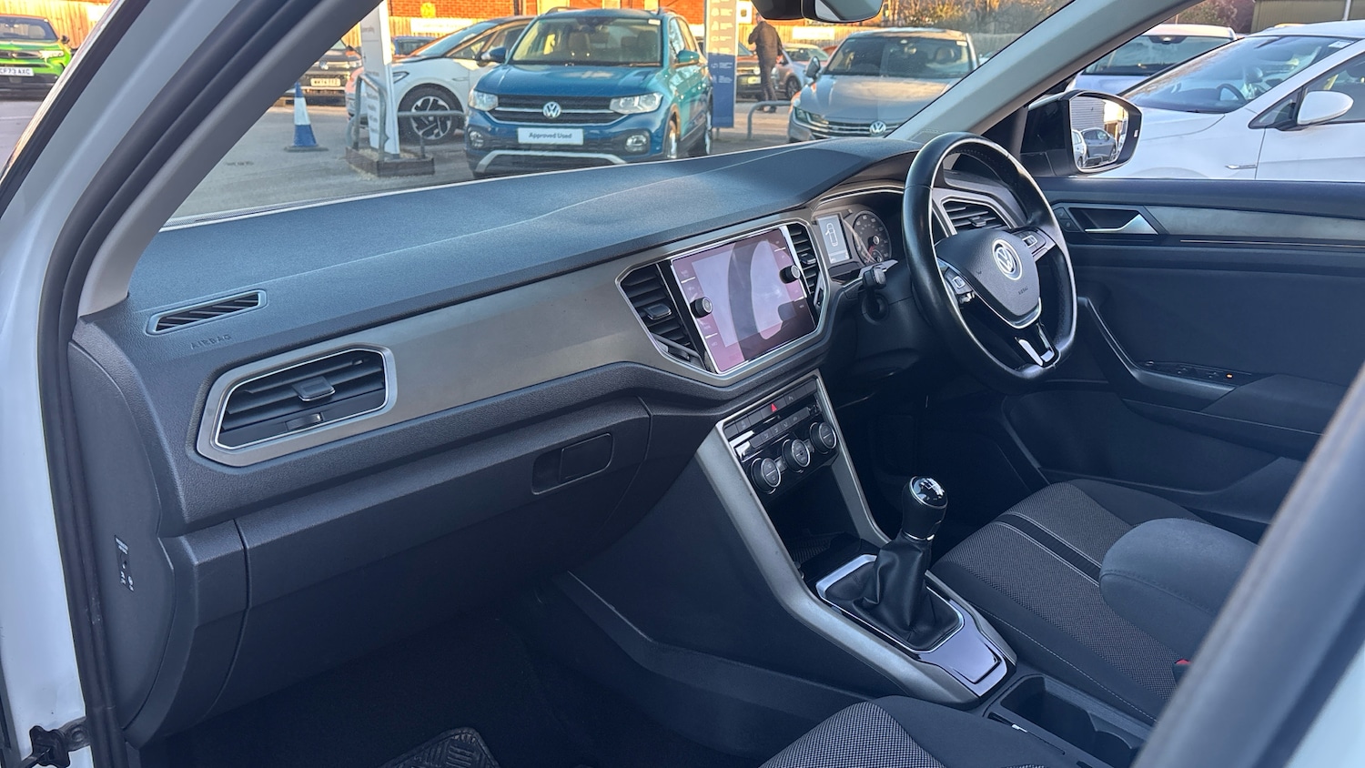 Used Volkswagen T-Roc 2021 for sale - 77172930: Photo 2