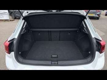 Used Volkswagen T-Roc 2023 for sale - 74602376: Photo