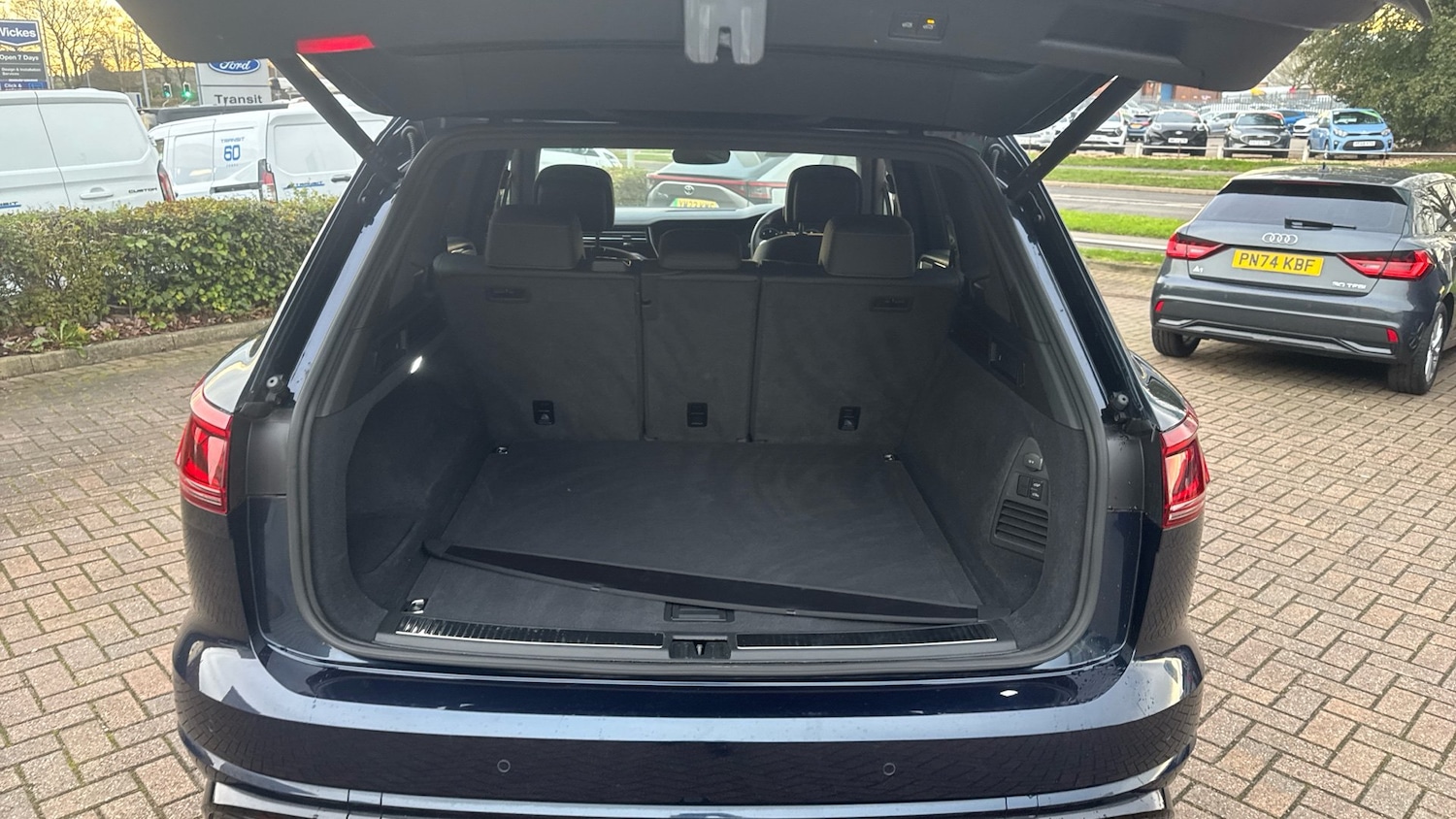 Used Volkswagen Touareg 2023 for sale - 76948184: Photo 4