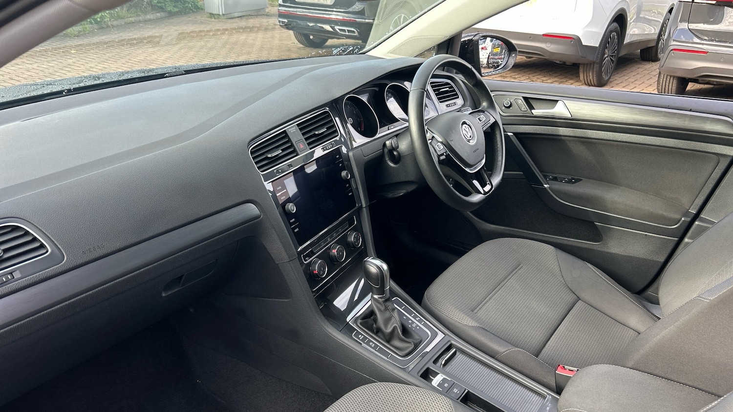 Used Volkswagen Golf 2019 for sale - 76536522: Photo 2