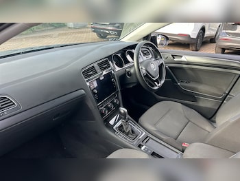 Used Volkswagen Golf 2019 for sale - 76536522: Photo