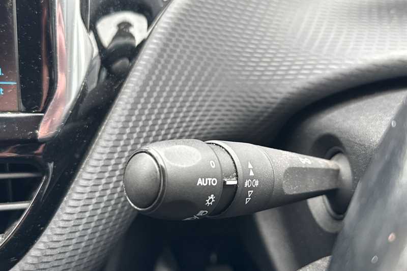 Used Peugeot 2008 2018 for sale - 77772539: Photo 43