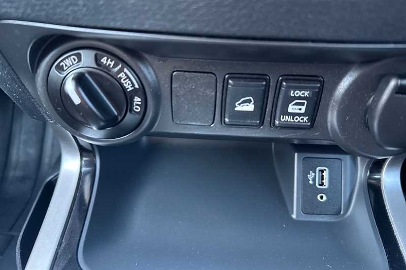 Used Nissan Navara 2020 for sale - 77295401: Photo 38