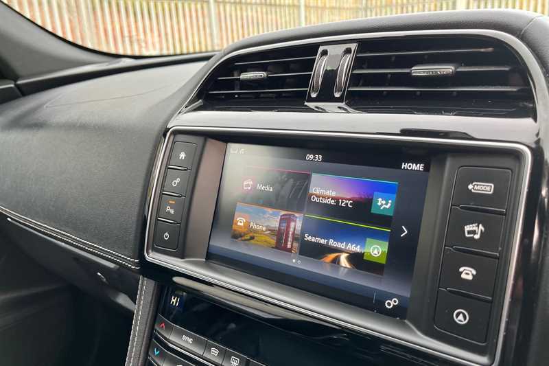 Used Jaguar F-Pace 2017 for sale - 76529829: Photo 17