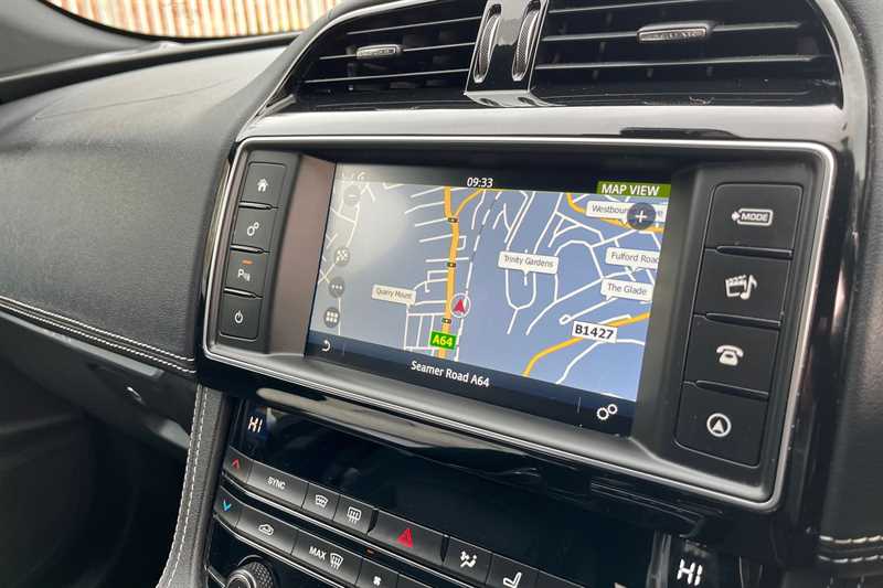 Used Jaguar F-Pace 2017 for sale - 76529829: Photo 18