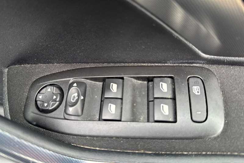 Used Peugeot 2008 2018 for sale - 77787679: Photo 16