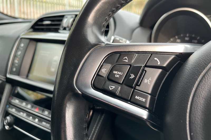 Used Jaguar F-Pace 2017 for sale - 76489262: Photo 21