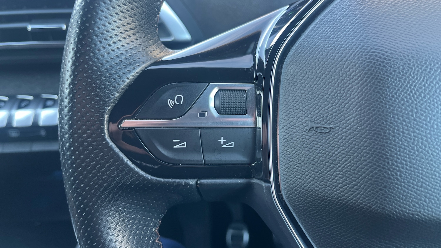 Used Peugeot 3008 2019 for sale - 76734949: Photo 40