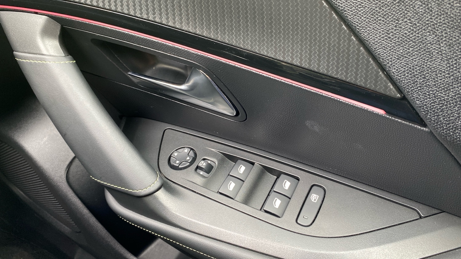 Used Peugeot 2008 2023 for sale - 76004863: Photo 27