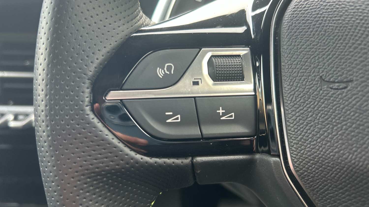 Used Peugeot 2008 2024 for sale - 76117316: Photo 21