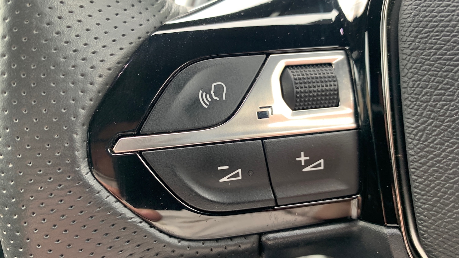 Used Peugeot 2008 2024 for sale - 76117325: Photo 27