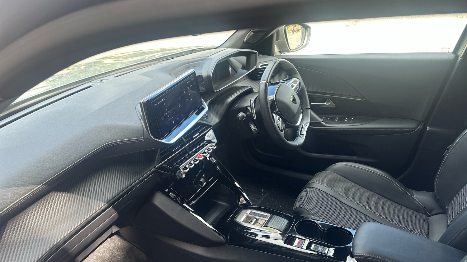 Used Peugeot 2008 2024 for sale - 76737921: Photo 9