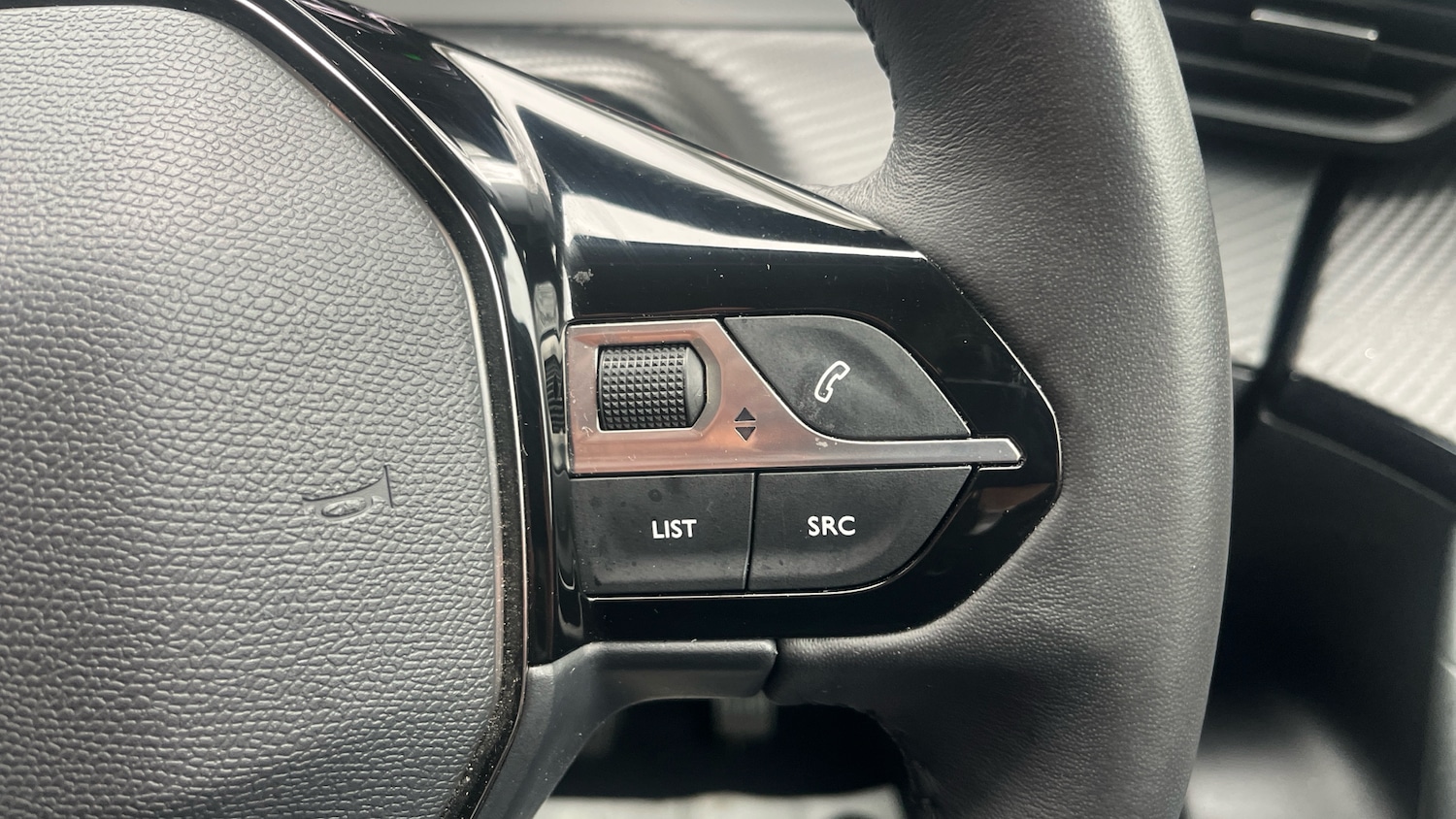 Used Peugeot 2008 2022 for sale - 76830528: Photo 32