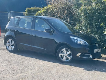 2013 (13) - Dynamique Tomtom DCi 1.5 5dr ? Bluetooth ? Air Con ?