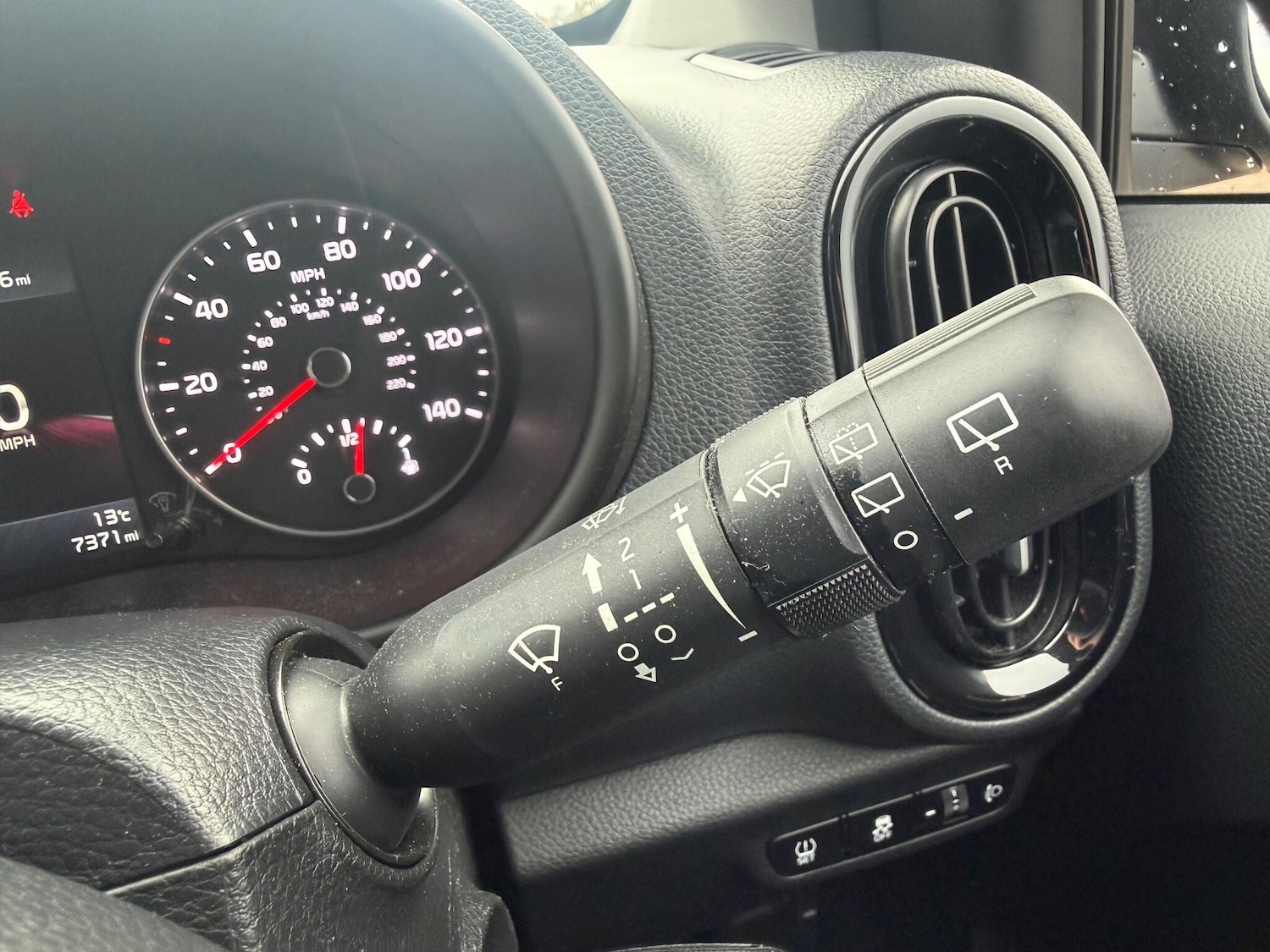 Used Kia Picanto 2024 for sale - 76936156: Photo 23