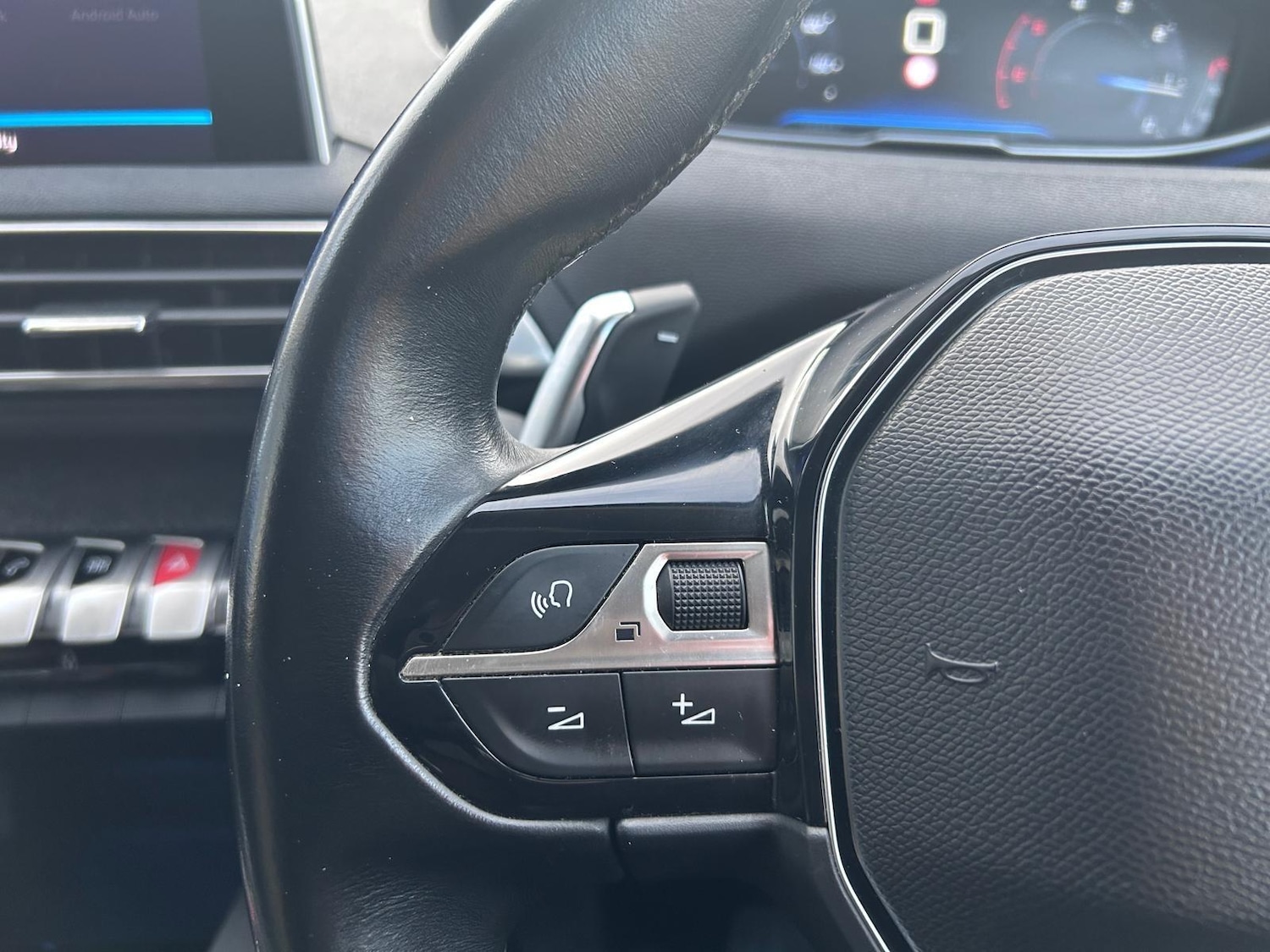 Used Peugeot 3008 2018 for sale - 77097600: Photo 24