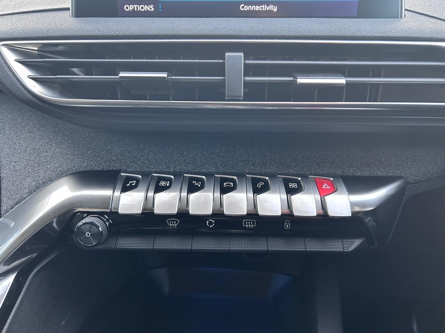 Used Peugeot 3008 2018 for sale - 77097600: Photo 25