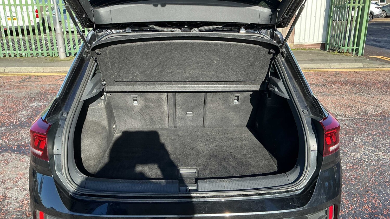 Used Volkswagen T-Roc for sale - 77858703: Photo 10