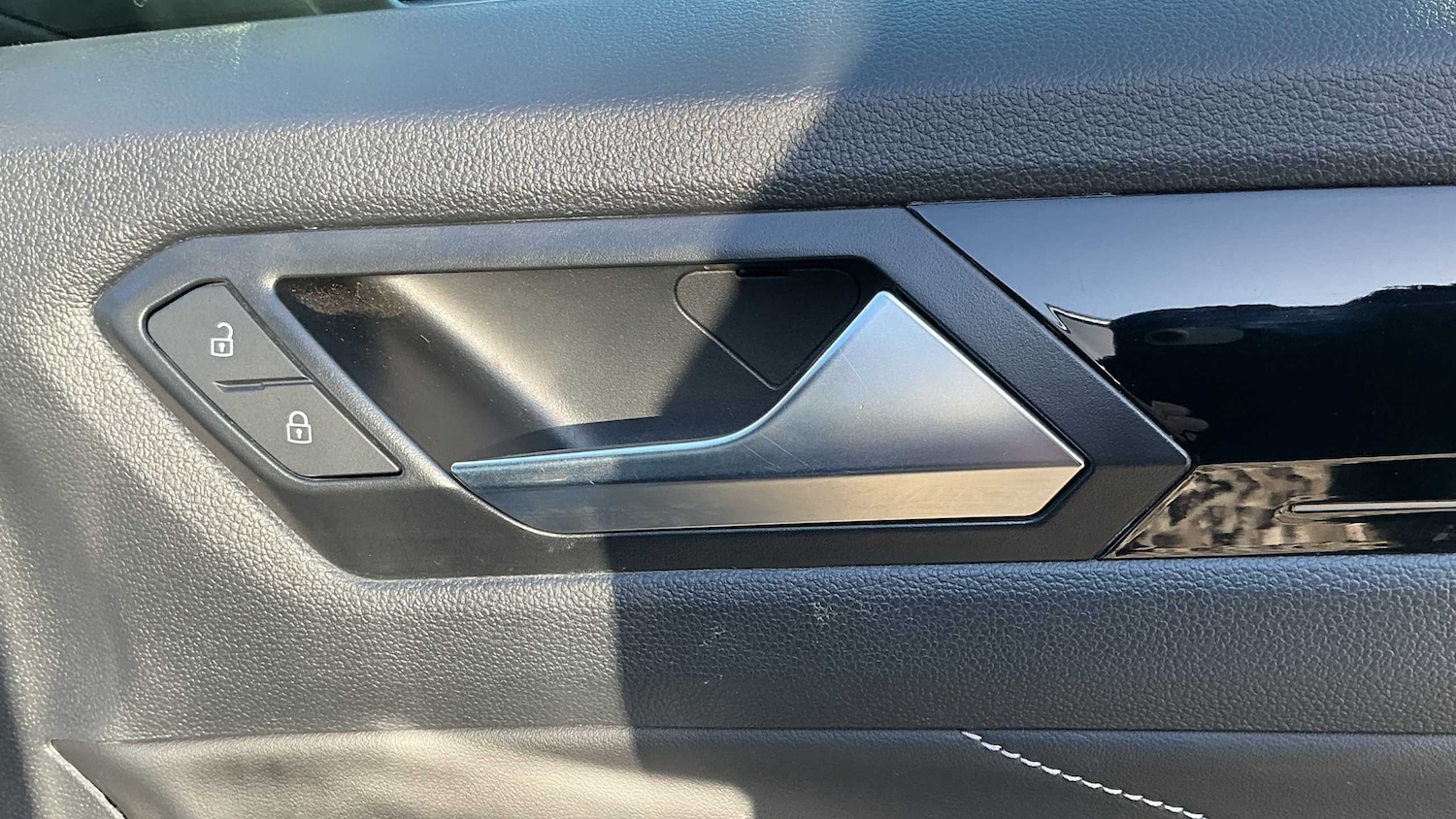 Used Volkswagen T-Roc for sale - 77858703: Photo 14