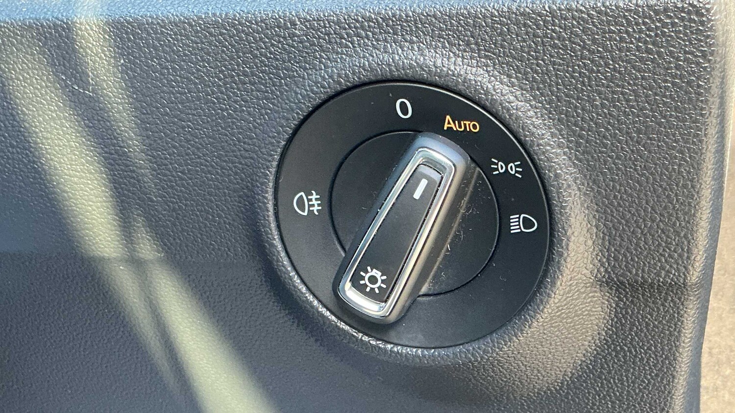 Used Volkswagen T-Roc for sale - 77858703: Photo 16