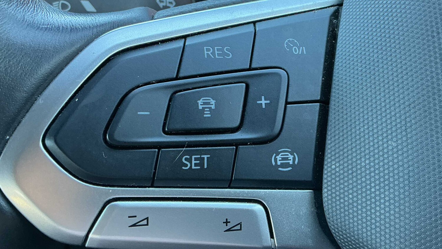 Used Volkswagen T-Roc for sale - 77858703: Photo 18