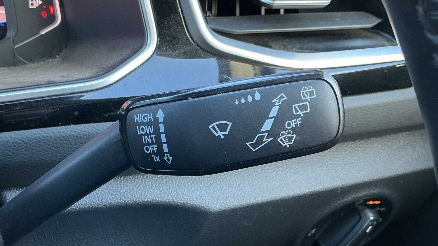 Used Volkswagen T-Roc for sale - 77858703: Photo 19