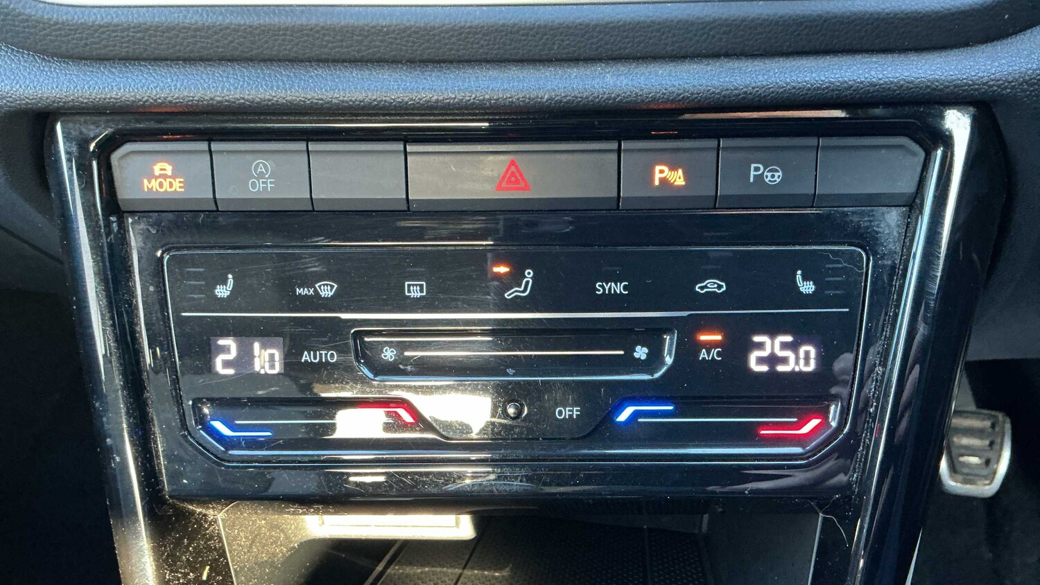 Used Volkswagen T-Roc for sale - 77858703: Photo 26