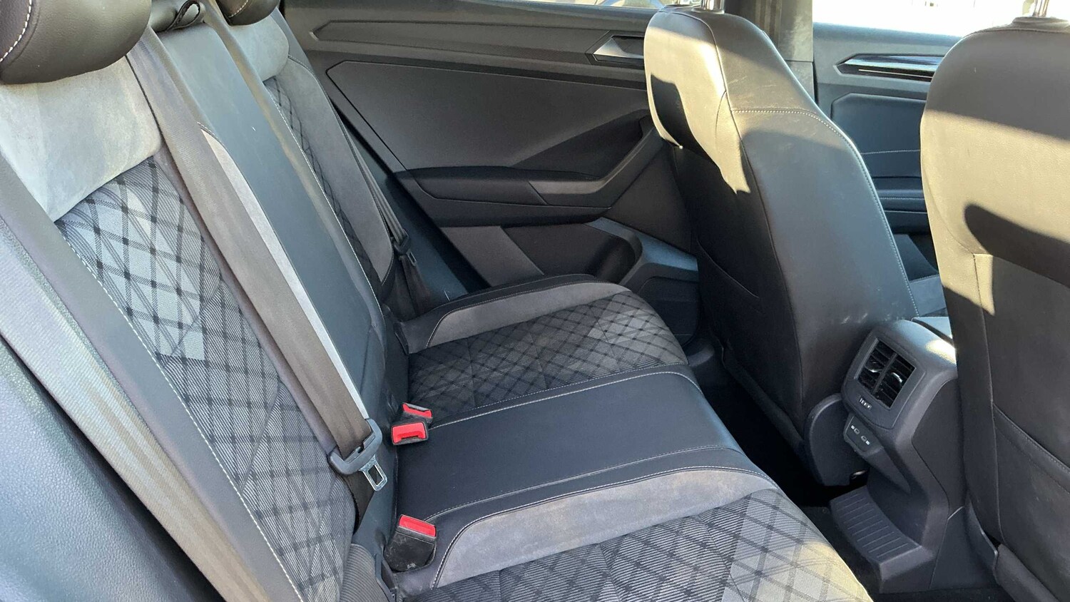 Used Volkswagen T-Roc for sale - 77858703: Photo 33