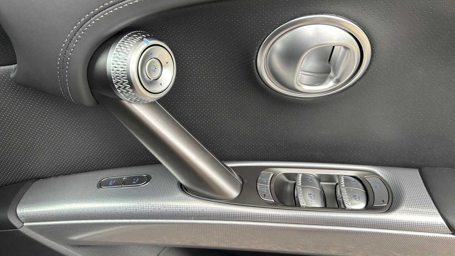 Used Genesis GV60 2025 for sale - 77928595: Photo 21