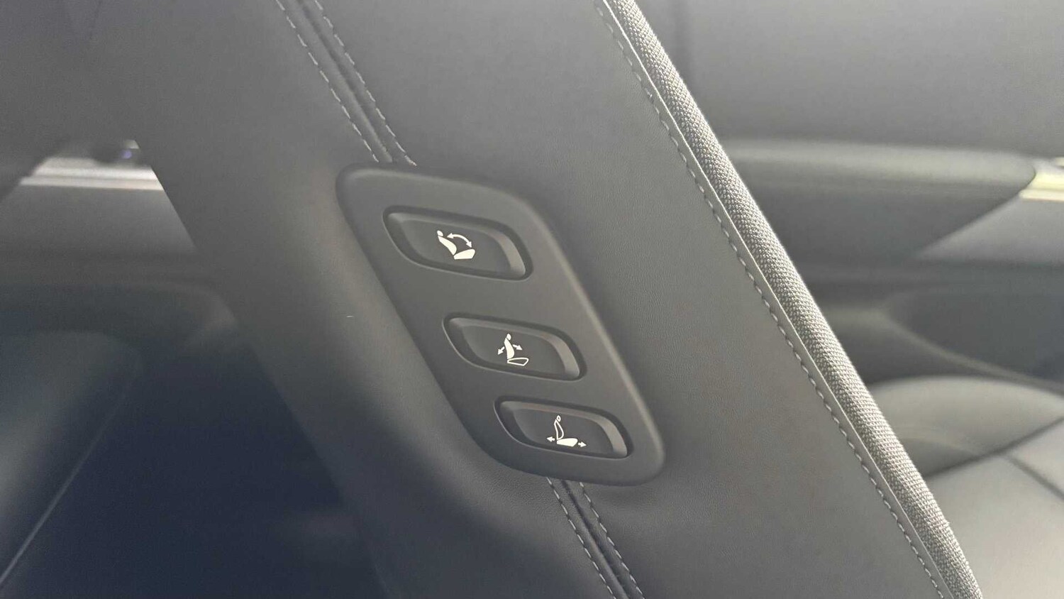 Used Genesis GV60 2025 for sale - 77928595: Photo 31