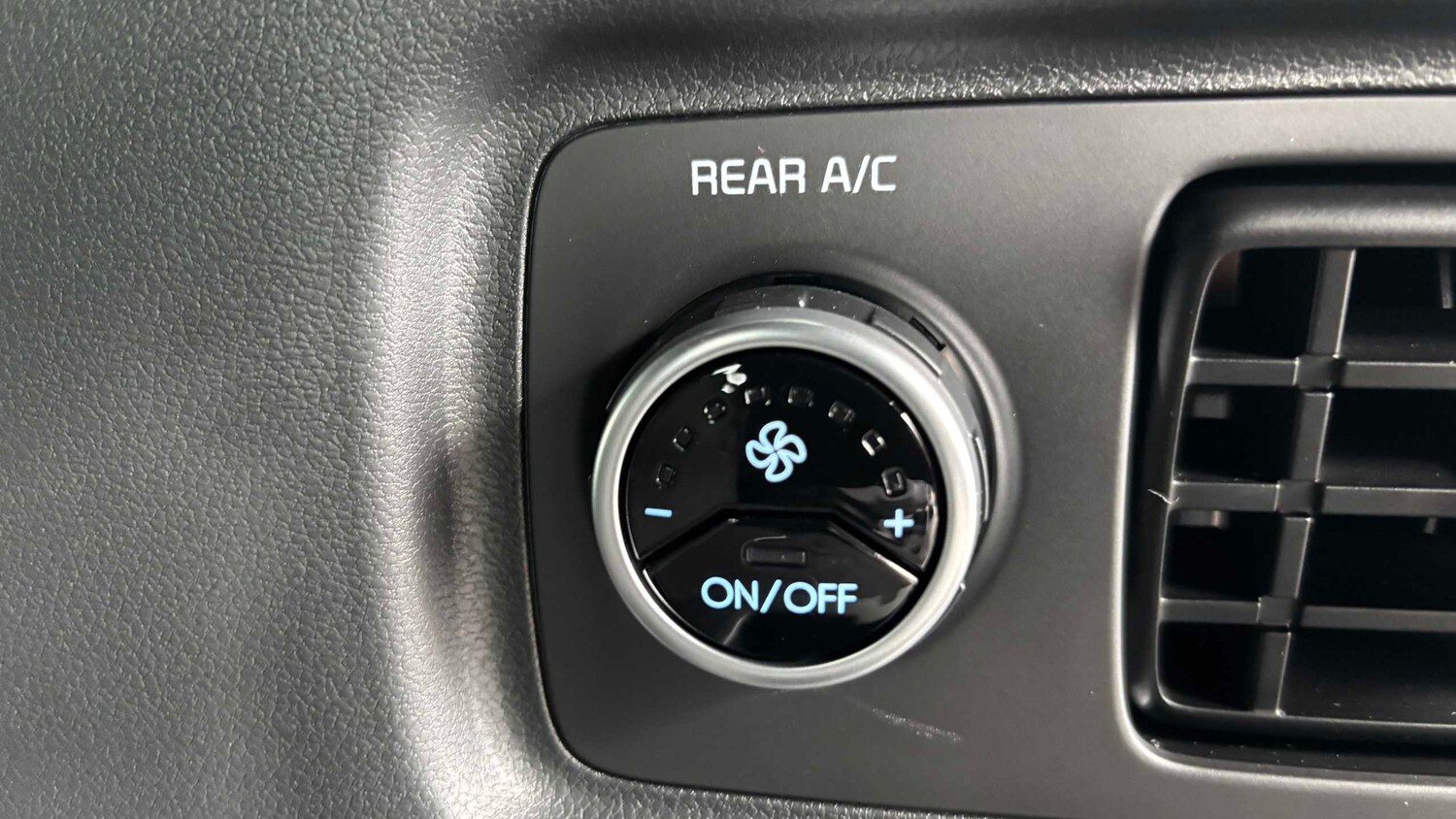 Used Hyundai Santa Fe for sale - 77858260: Photo 31