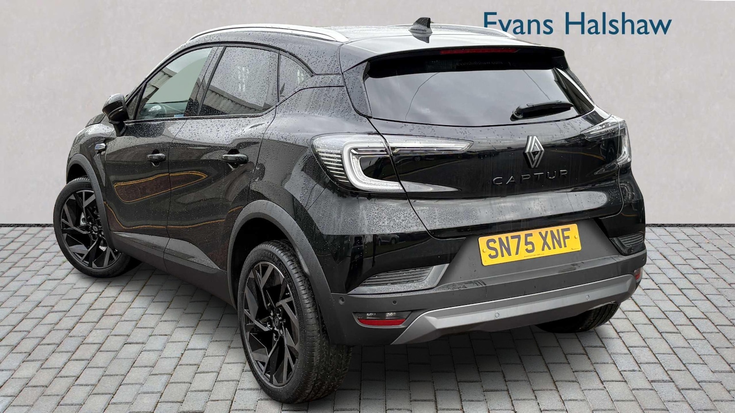 Used Renault Captur for sale - 77861810: Photo 2