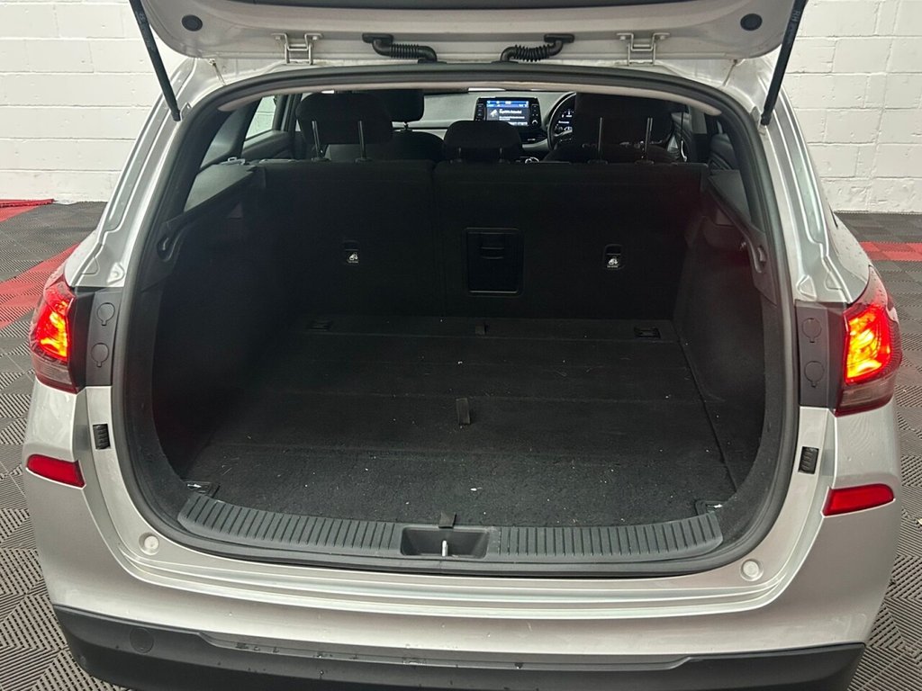 Used Hyundai i30 2018 for sale - 76312898: Photo 14