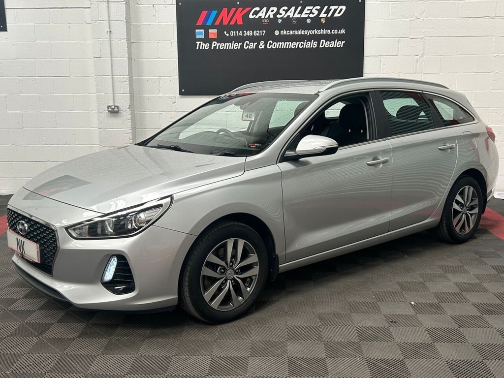 Used Hyundai i30 2018 for sale - 76312898: Photo 2