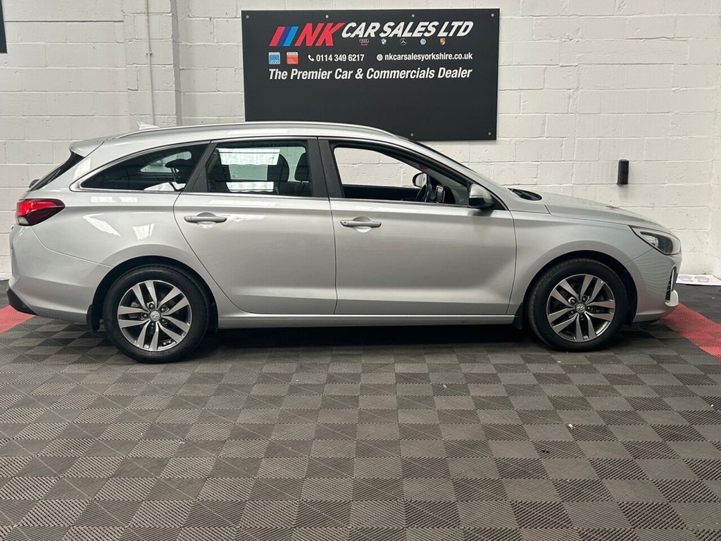 Used Hyundai i30 2018 for sale - 76312898: Photo 4
