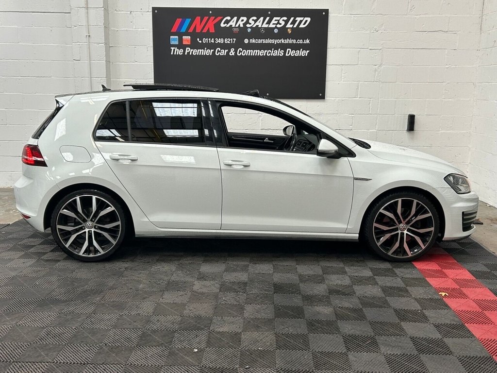 Used Volkswagen Golf 2015 for sale - 76162960: Photo 4