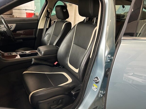 Used Jaguar XF 2012 for sale - 68884798: Photo 32