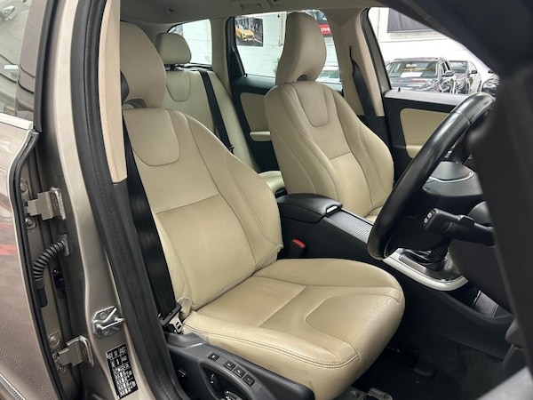 Used Volvo XC60 2015 for sale - 75675892: Photo 3
