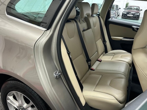 Used Volvo XC60 2015 for sale - 75675892: Photo 4
