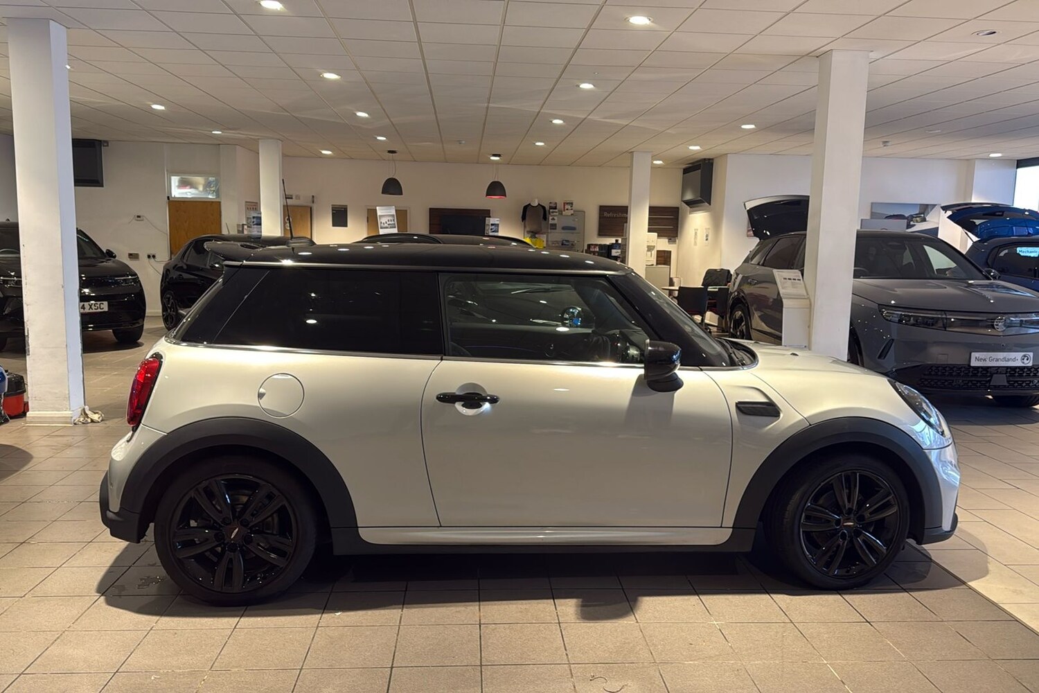 Used MINI Hatch 2022 for sale - 77337405: Photo 6