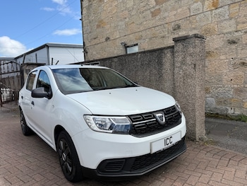 Used Dacia Sandero 2017 for sale - 79295720: Photo