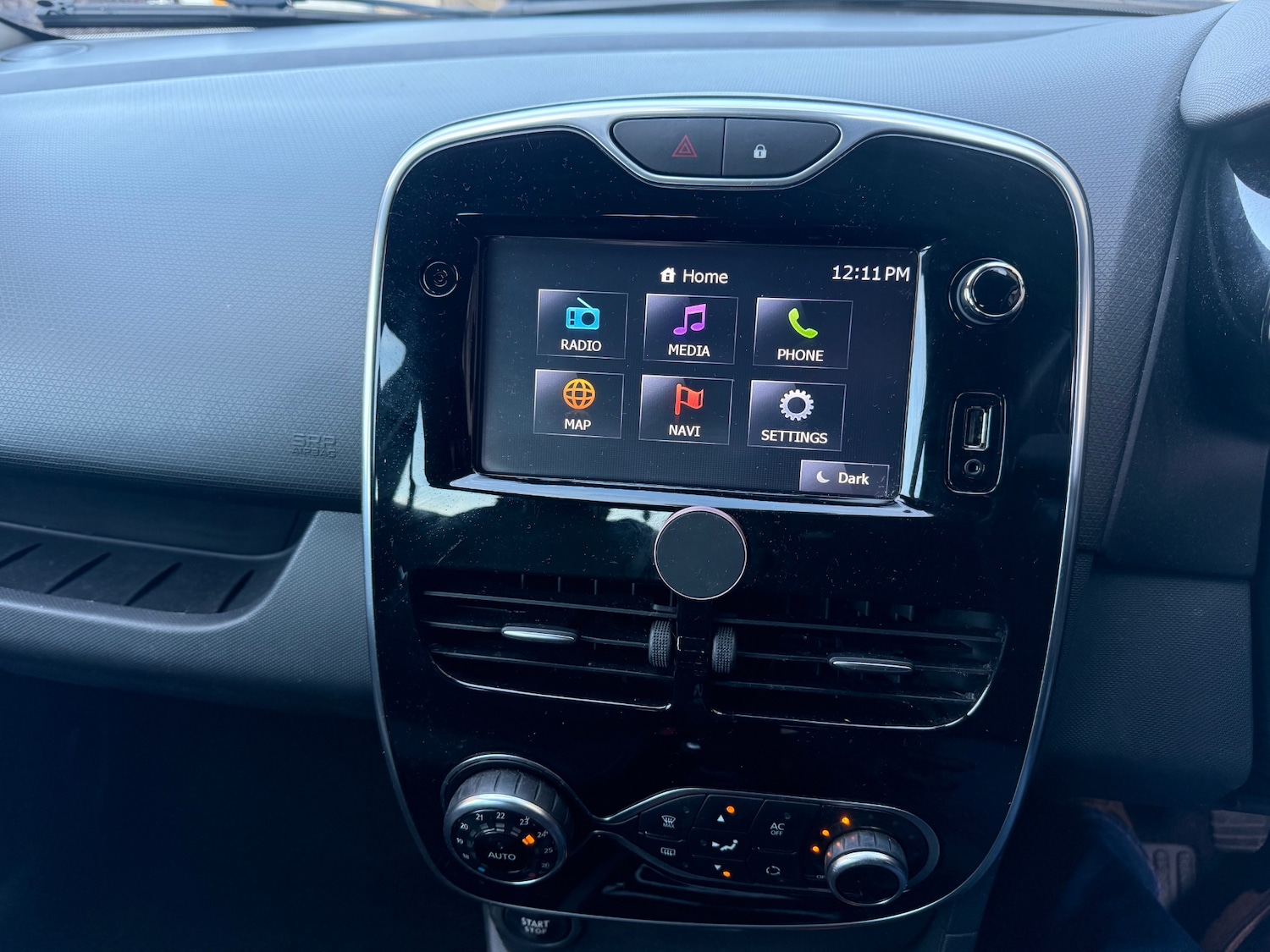 Used Renault Clio 2015 for sale - 77245536: Photo 11