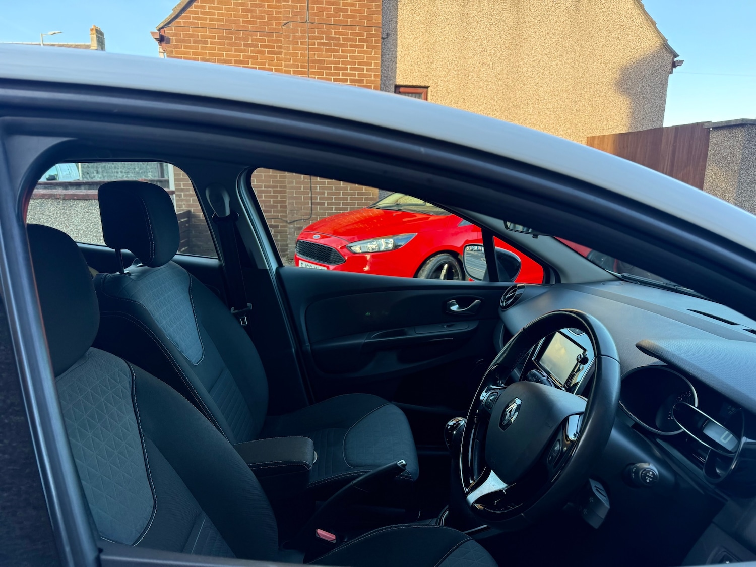 Used Renault Clio 2015 for sale - 77245536: Photo 7