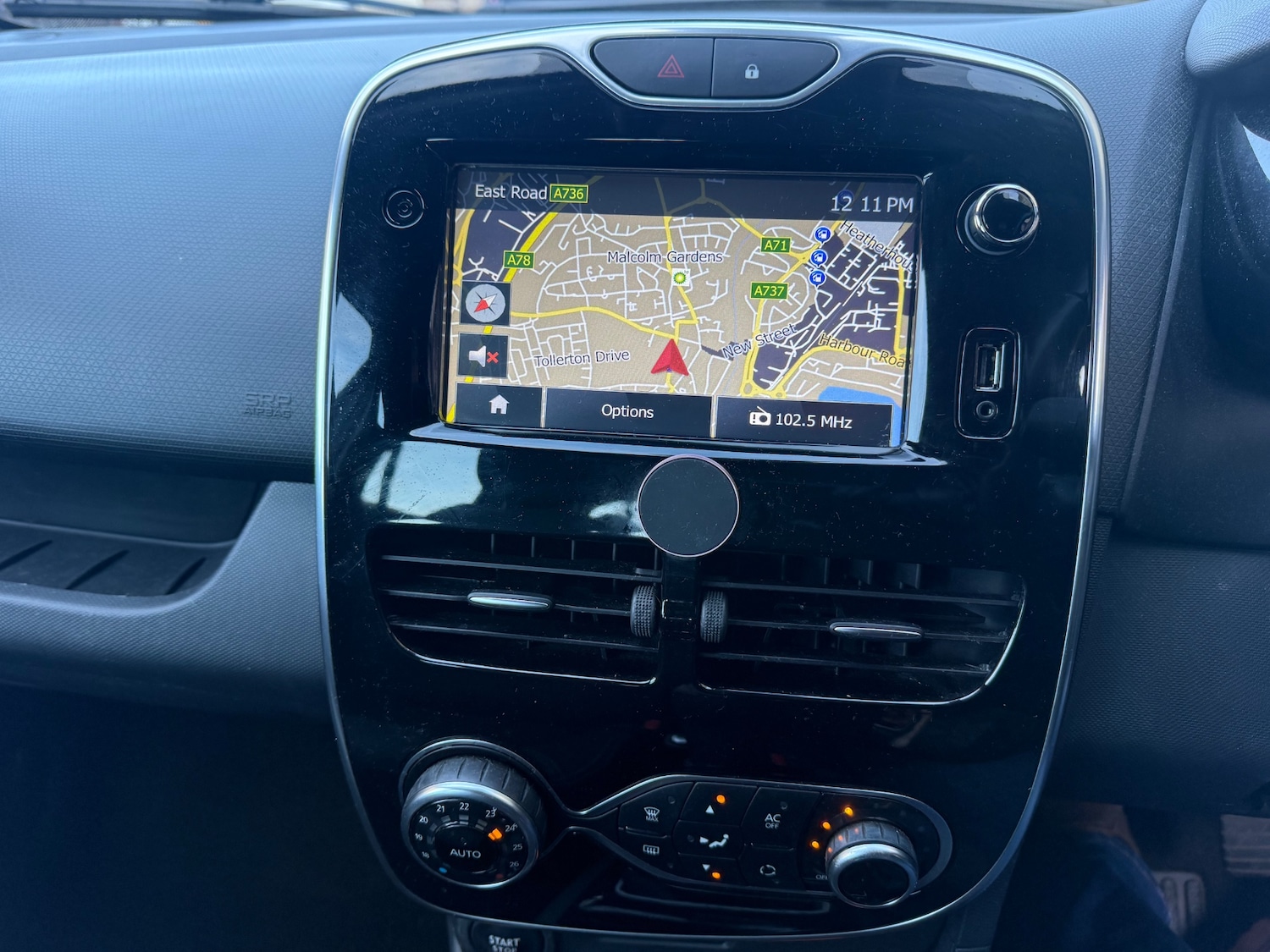 Used Renault Clio 2015 for sale - 77245536: Photo 8